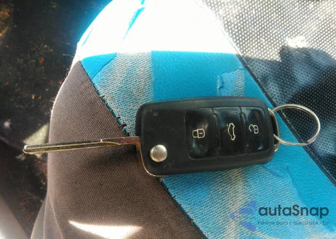 2015 Volkswagen Jetta 1.8T Se z USA, uszkodzony, nr VIN 3VWD17AJ2FM241138